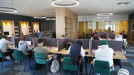 Melikgazi'nin geleceğe ışık tutan yatırımı: Akıl Küpü Kütüphaneleri