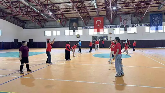 Melikgazi'nin kursları yaz mevsimine renk katıyor