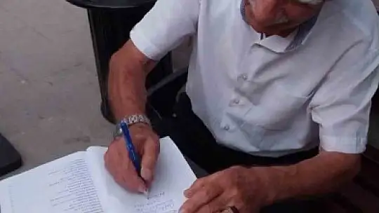 Merhum Urfalıer'in ikinci kitabı yayınladı: 'Yarım Kalan Öykü'