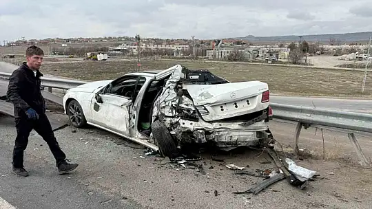 MHP eski milletvekilinin oğlunun yaralandığı kaza kamerada