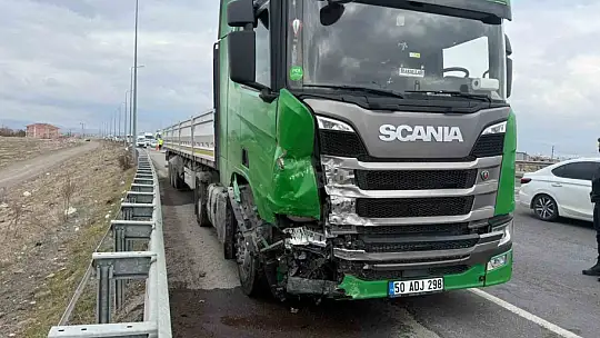 MHP eski milletvekilinin oğlunun yaralandığı kaza kamerada