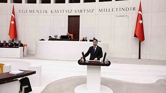MHP'li Özdemir: 'Basın kartı bulunmayan veya kurumsal bir kimlik altında akredite edilmemiş şahısların basın faaliyeti adı altında yürüttükleri çalışmaların engellenmeli'