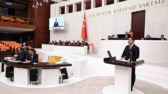 MHP'li Özdemir: 'Basın kartı bulunmayan veya kurumsal bir kimlik altında akredite edilmemiş şahısların basın faaliyeti adı altında yürüttükleri çalışmaların engellenmeli'