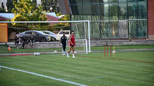 Miguel Cardoso takımdan ayrı çalışıyor