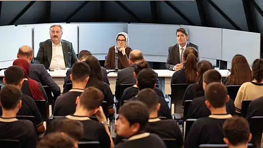 Milletvekili Ayşe Böhürler, Havacılık Lisesi öğrencilerine tecrübelerini aktardı