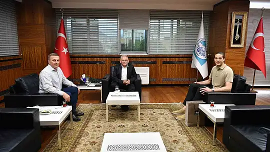 Milli kaleci Doğan Alemdar, Başkan Büyükkılıç'ı ziyaret etti