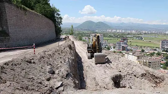 Mimarsinan mahallesinde çöken istinat duvarında inceleme yapıldı