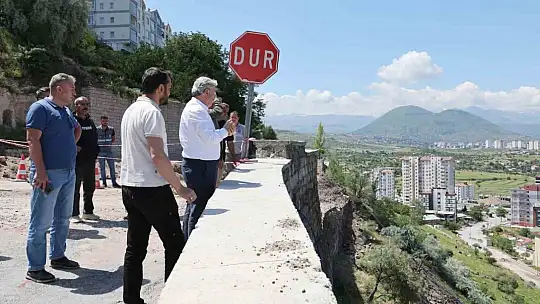 Mimarsinan mahallesinde çöken istinat duvarında inceleme yapıldı