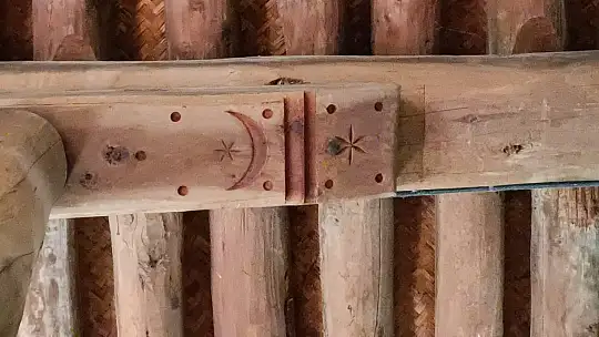 Minaresiz cami görenleri şaşırtıyor