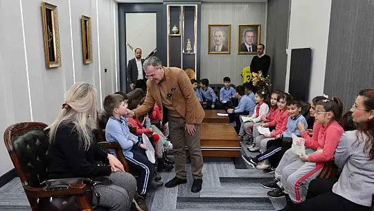 Minik öğrencilerden Başkan Özdoğan'a ziyaret