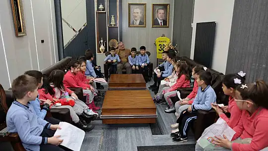 Minik öğrencilerden Başkan Özdoğan'a ziyaret