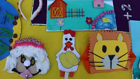 Miniklere bayat ekmekle yemek yapmayı öğrettiler