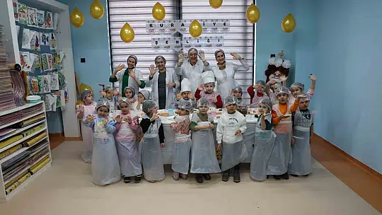 Miniklere özgü kütüphanede 'Kurabiyemi Tasarlıyorum' etkinliği