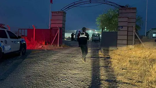 Miras kavgasında kan aktı: Amcasını ve 3 kişiyi bıçakladı