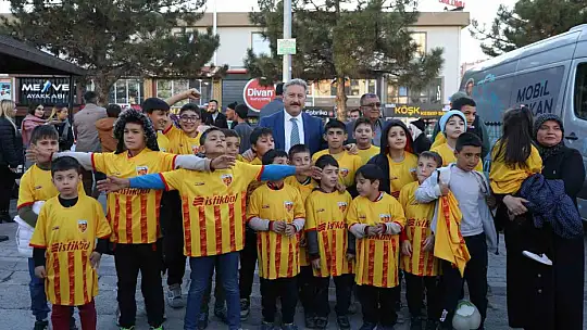 Mobil Başkan Tınaztepe'de ilgiyle karşılandı
