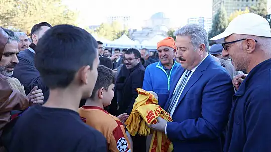 Mobil Başkan Tınaztepe'de ilgiyle karşılandı