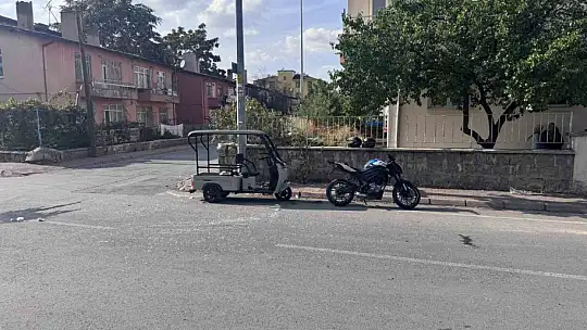 Motosiklet ile mobilet çarpıştı: 7 yaralı