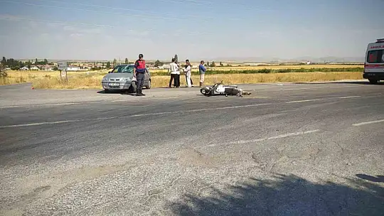 Motosiklet ile otomobil çarpıştı: 1 yaralı