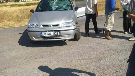 Motosiklet ile otomobil çarpıştı: 1 yaralı