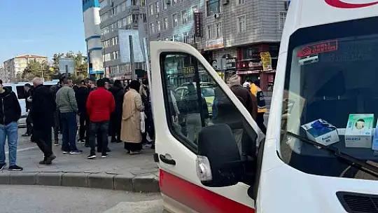 Motosikletin çarptığı yaya yaralandı