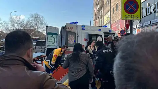 Motosikletin çarptığı yaya yaralandı