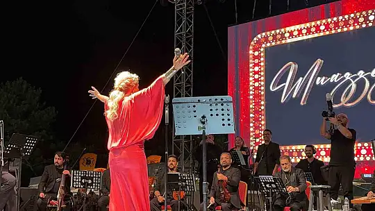 Muazzez Ersoy, Kayseri'de sahne aldı