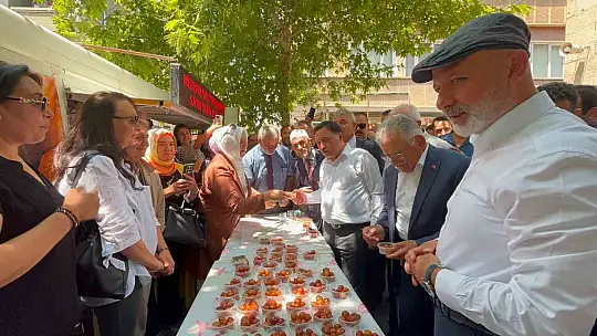 Muhtarlardan merhum vali yardımcısına vefa