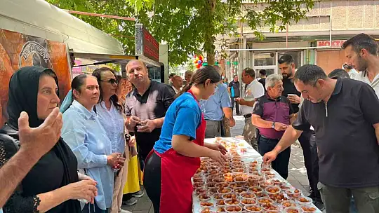 Muhtarlardan merhum vali yardımcısına vefa