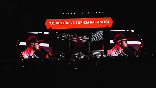 Murat Boz Kayseri'de hayranlarıyla buluştu