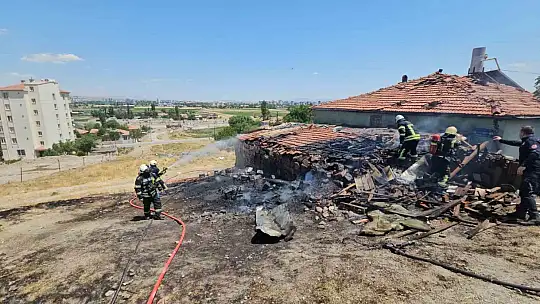 Müstakil evin kömürlüğünde çıkan yangın büyümeden söndürüldü