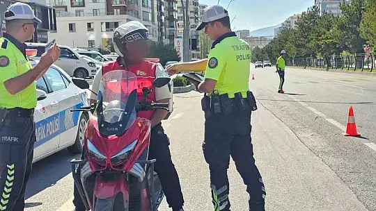 Niğde'de 1 ayda 750 motosiklet sürücüsü denetlendi, 60 motosiklet trafikten men edildi