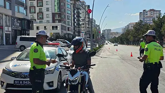 Niğde'de 1 ayda 750 motosiklet sürücüsü denetlendi, 60 motosiklet trafikten men edildi