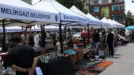 Nostalji ve geçmişe ilgi duyanlar Melikgazi Antika Pazarı'nda buluşuyor