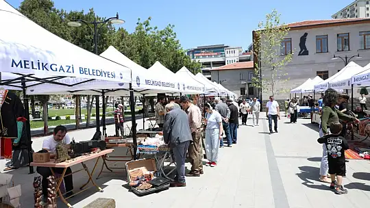 Nostalji ve geçmişe ilgi duyanlar Melikgazi Antika Pazarı'nda buluşuyor