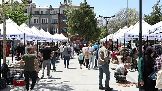 Nostalji ve geçmişe ilgi duyanlar Melikgazi Antika Pazarı'nda buluşuyor