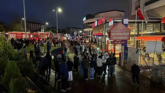 Öğrenci yurdunda yangın paniği: Öğrenciler sokağa döküldü