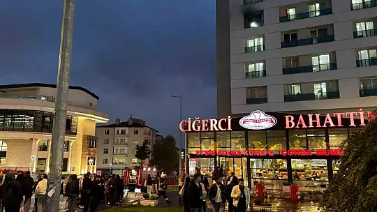 Öğrenci yurdunda yangın paniği: Öğrenciler sokağa döküldü