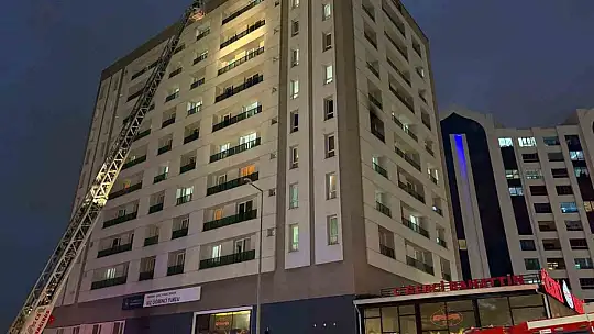 Öğrenci yurdunda yangın paniği: Öğrenciler sokağa döküldü