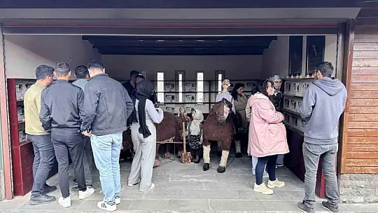 Öğrenciler doğal ürünler bahçesinde uygulamalı eğitim aldı