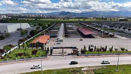 Öğrenciler doğal ürünler bahçesinde uygulamalı eğitim aldı