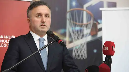 Öğrenciler, futbol oynayan robotlar geliştirdi