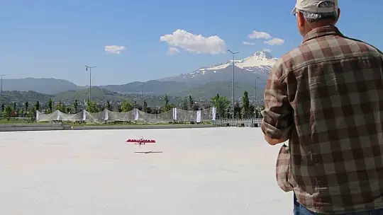 Öğrenciler gökyüzünde yarıştı