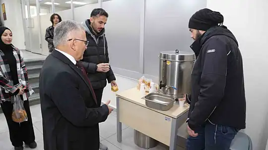 Öğrencilere 1,4 milyon bardak sıcak çorba dağıtıldı