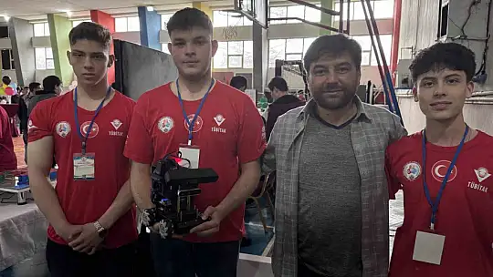 Öğrencilerin geliştirdiği otonom araç, görüntü işleyerek hareket ediyor