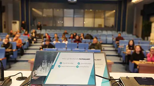 Öğretmenlere 'Akıllı şehir ve gelecek' anlatıldı
