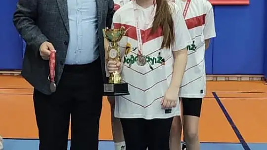 Okul sporları badminton yıldız kızlar maçları sona erdi