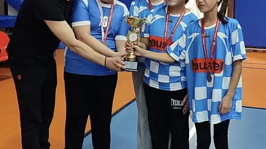 Okul sporları badminton yıldız kızlar maçları sona erdi