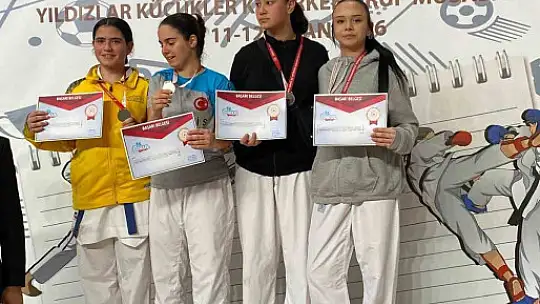 Okul sporları Karete müsabakalarına Kayseri damgası