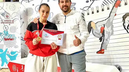 Okul sporları Karete müsabakalarına Kayseri damgası