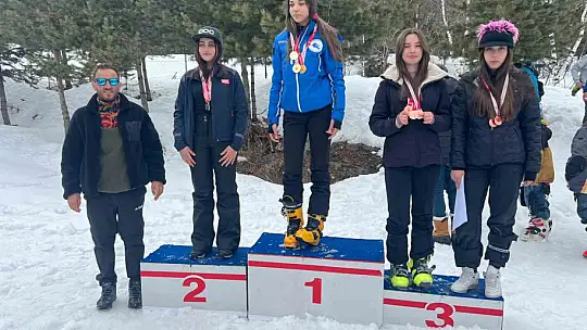 Okul Sporları Snowboard Türkiye Birinciliği'nde kürsüye Kayseri ambargosu